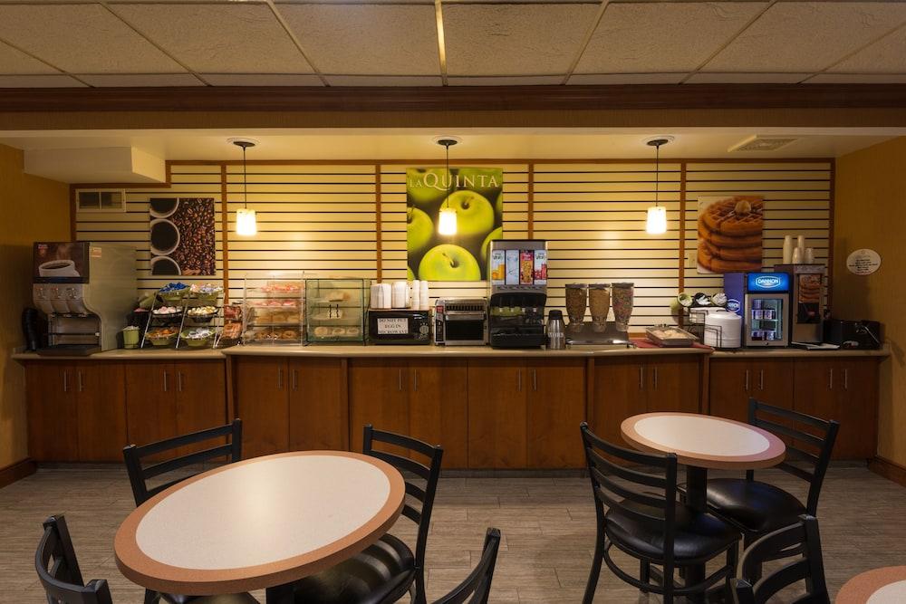 La Quinta Inn By Wyndham Buffalo Airport Williamsville Bagian luar foto
