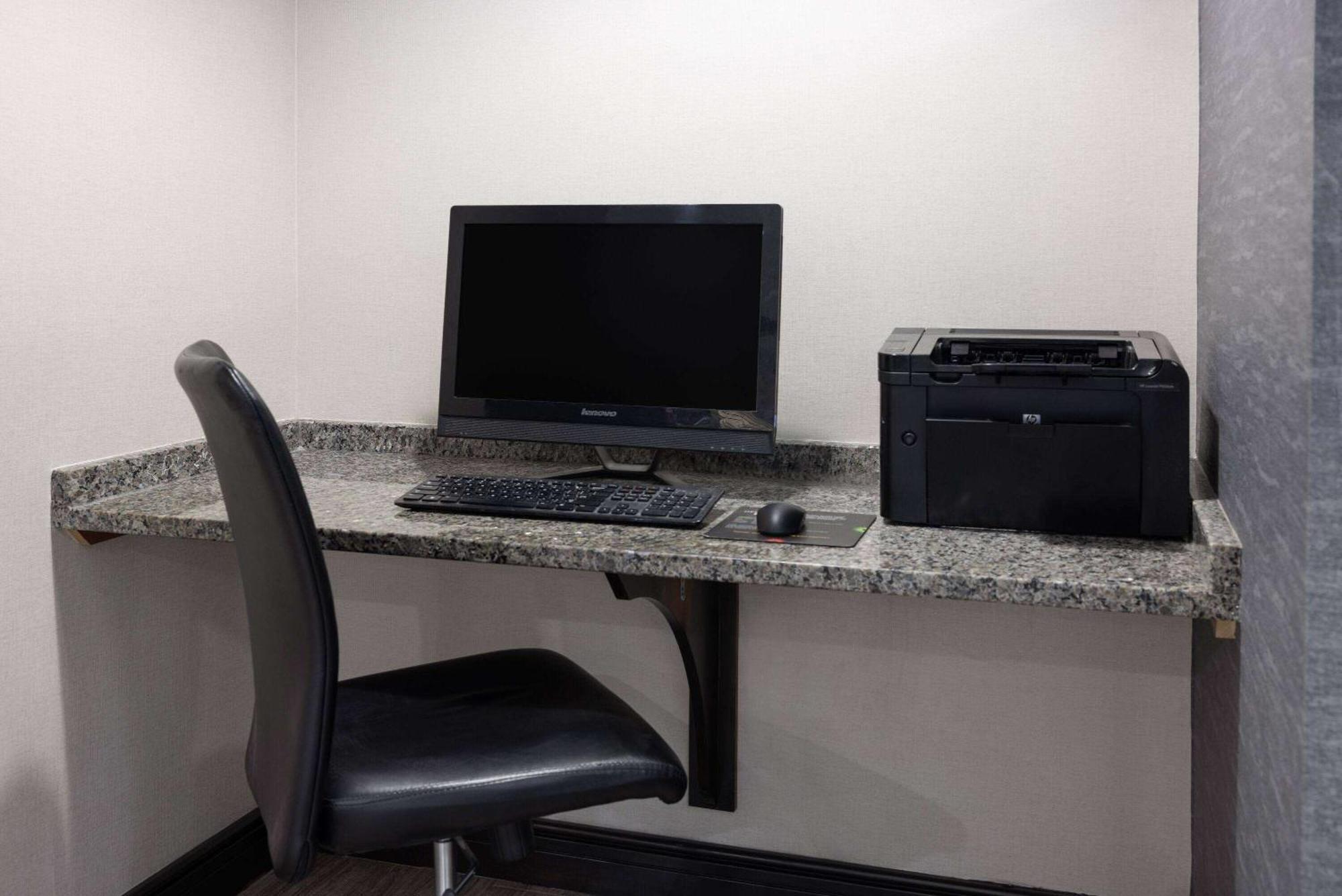 La Quinta Inn By Wyndham Buffalo Airport Williamsville Bagian luar foto