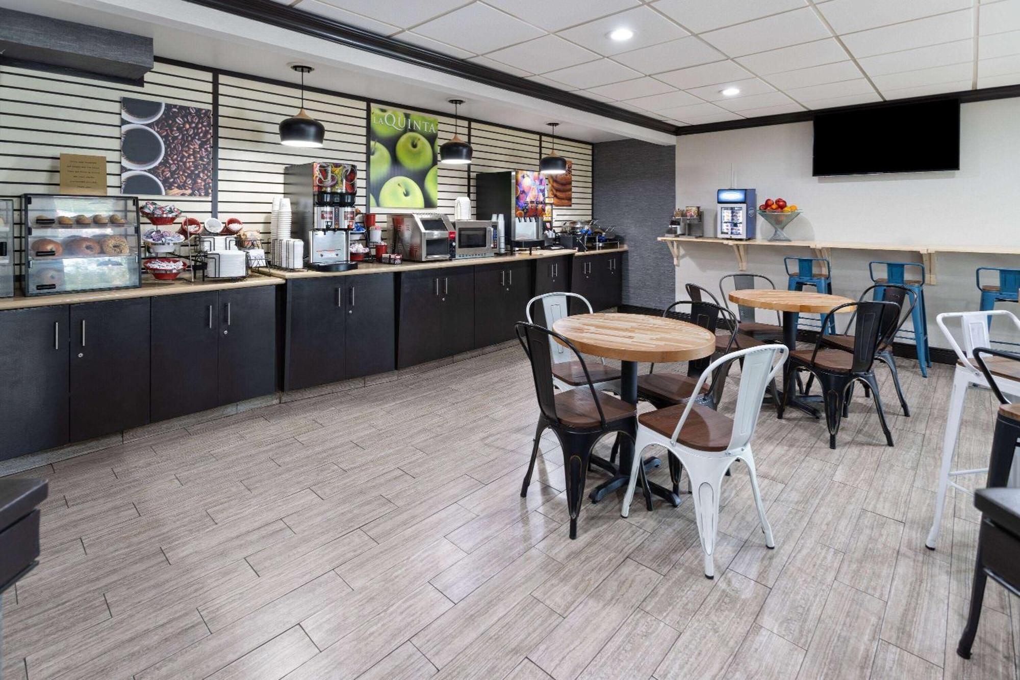 La Quinta Inn By Wyndham Buffalo Airport Williamsville Bagian luar foto