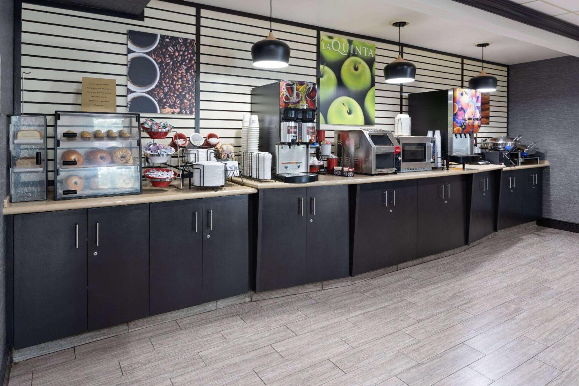 La Quinta Inn By Wyndham Buffalo Airport Williamsville Bagian luar foto