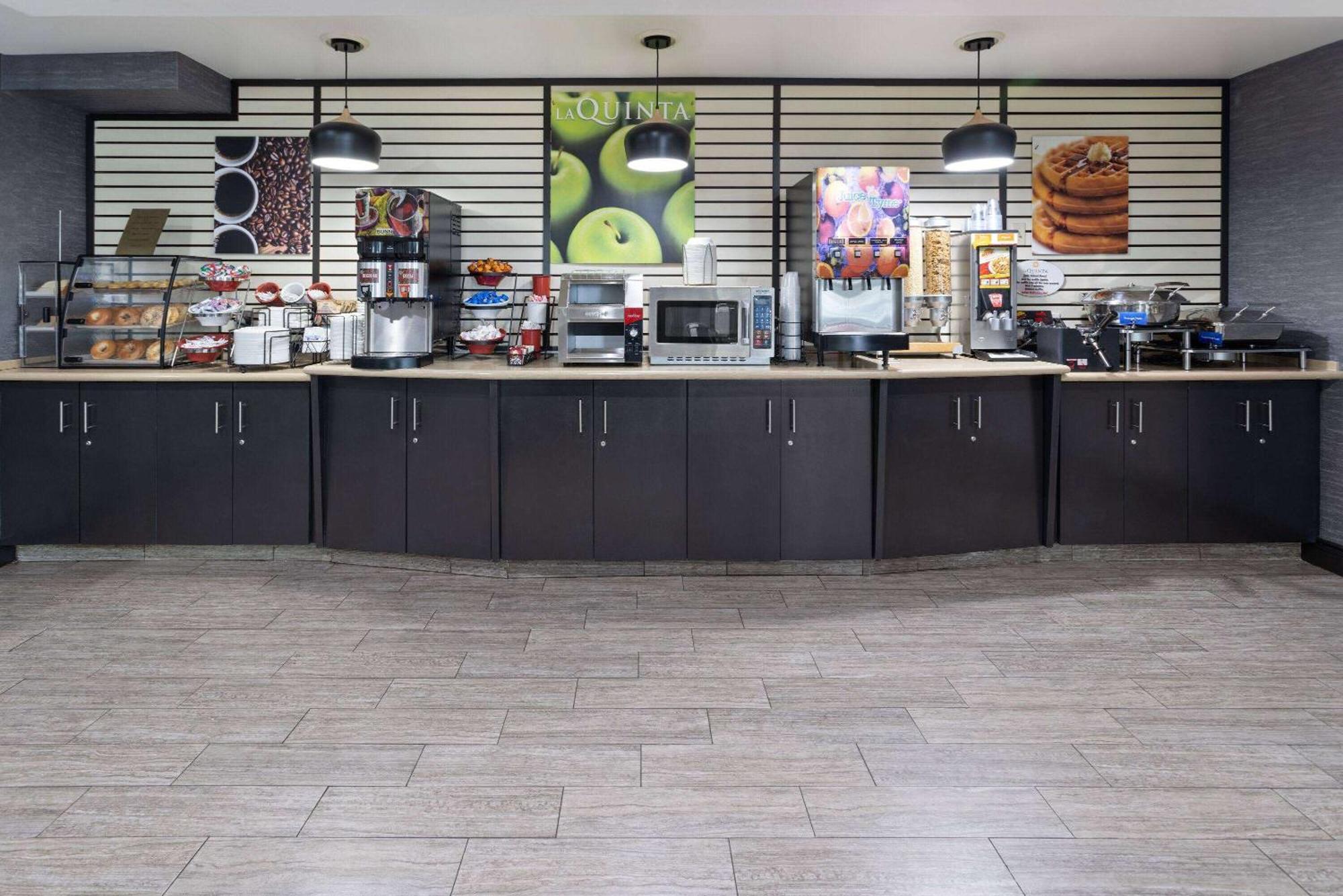 La Quinta Inn By Wyndham Buffalo Airport Williamsville Bagian luar foto