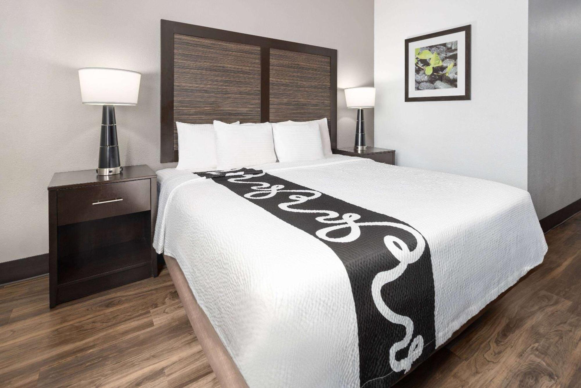 La Quinta Inn By Wyndham Buffalo Airport Williamsville Bagian luar foto