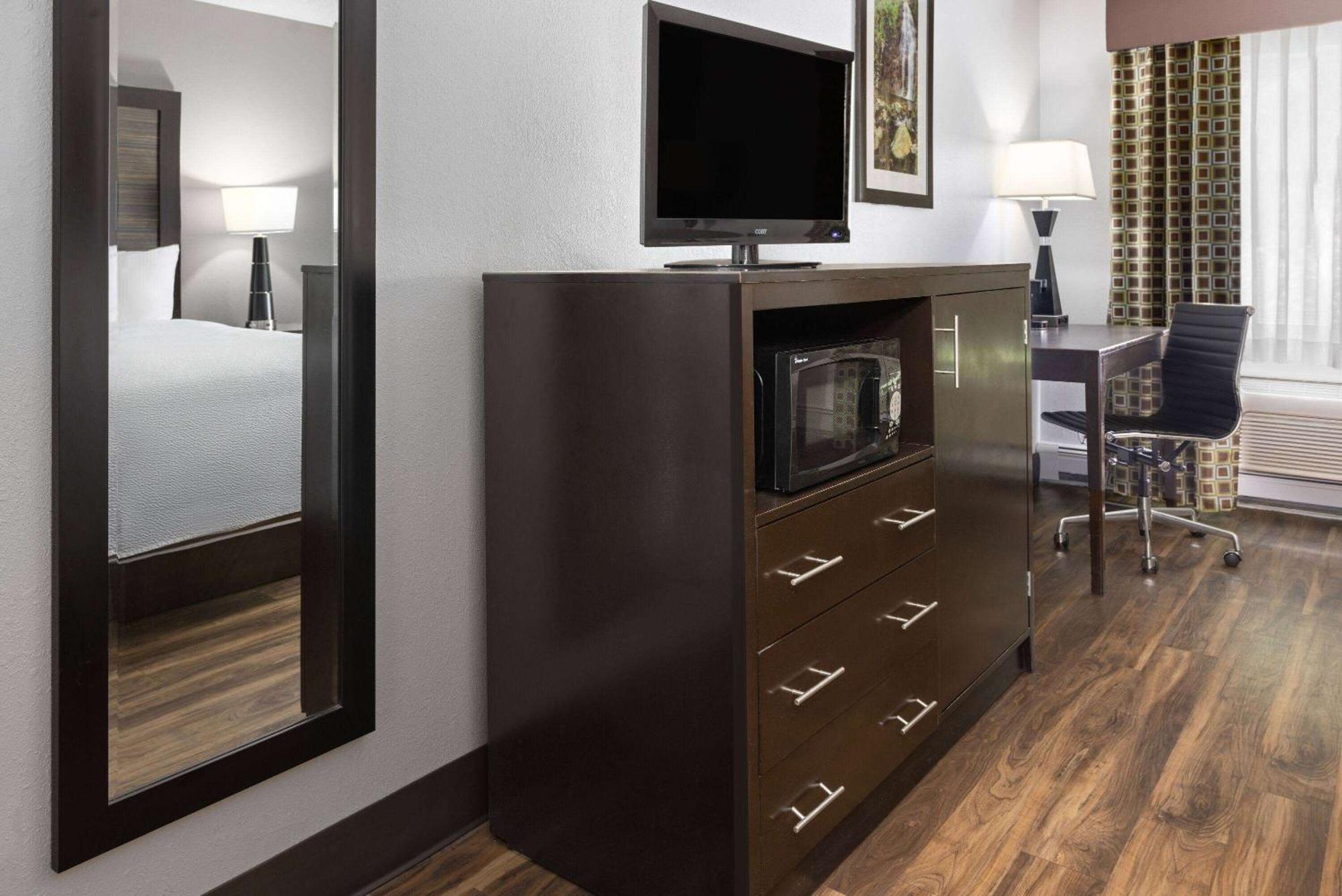 La Quinta Inn By Wyndham Buffalo Airport Williamsville Bagian luar foto