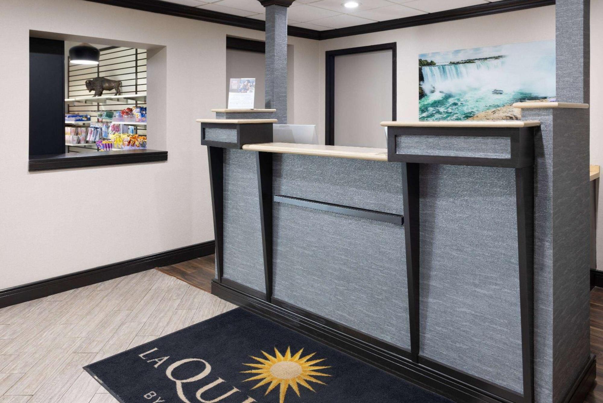 La Quinta Inn By Wyndham Buffalo Airport Williamsville Bagian luar foto